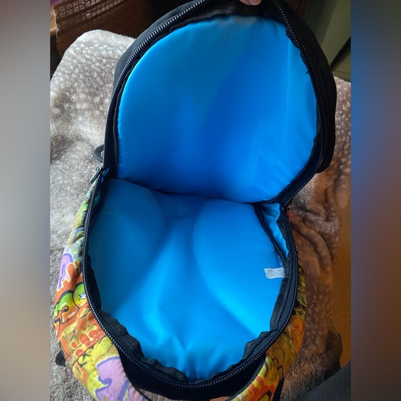 Rare excellent CROCS full-size backpack Alligator Graffiti multicolor w/jibbitz! - Picture 12 of 14